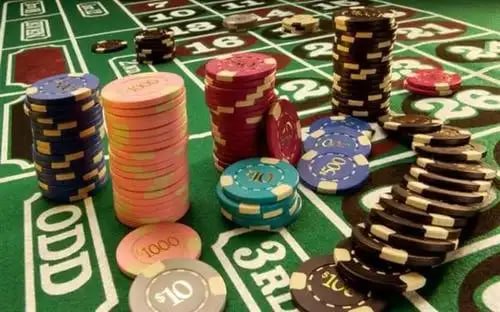 Người chơi Việt Nam đang thưởng thức trò chơi nổ hũ slot trên điện thoại di động
